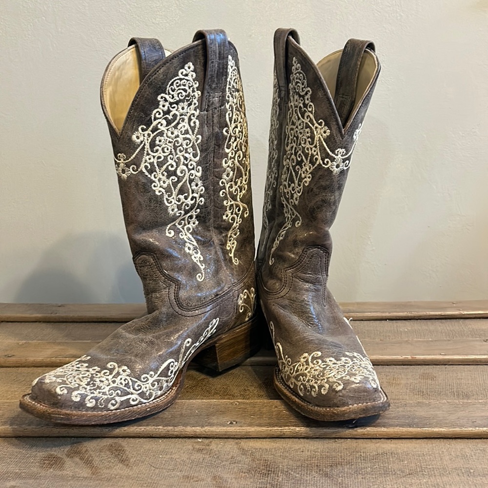Worn handful of times! Perfect for any occasion!